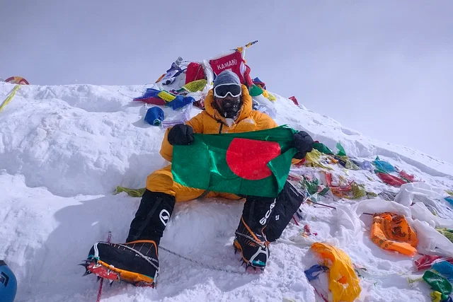 বাবর আলী বললেন, ‘এভারেস্ট সামিট করে নামার সময় তুষারঝড়ে পড়েছিলাম’