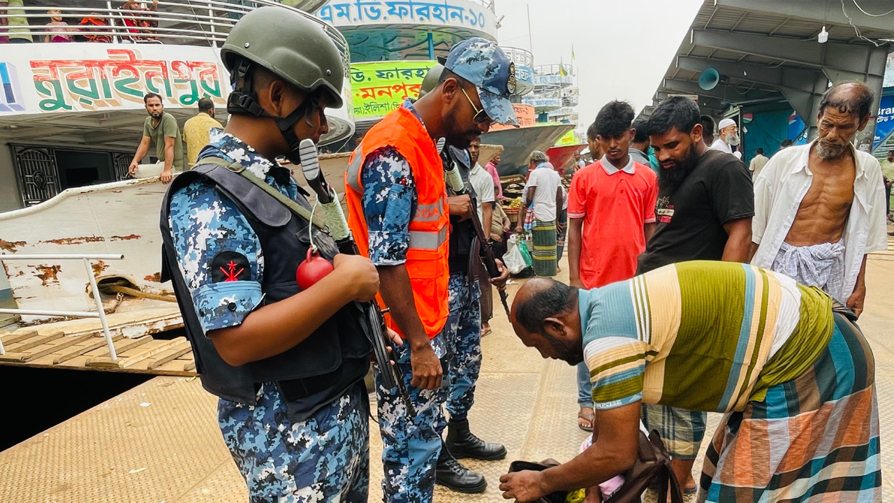 নৌপথে নিরাপত্তা নিশ্চিতে গুরুত্বপূর্ণ পয়েন্টে কোস্ট গার্ডের টহল