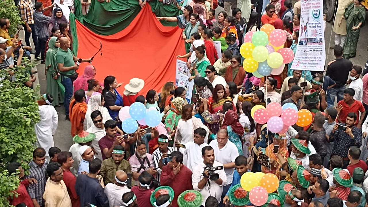 আ.লীগের শোভাযাত্রায় নেত্রীদের মধ্যে হাতাহাতি