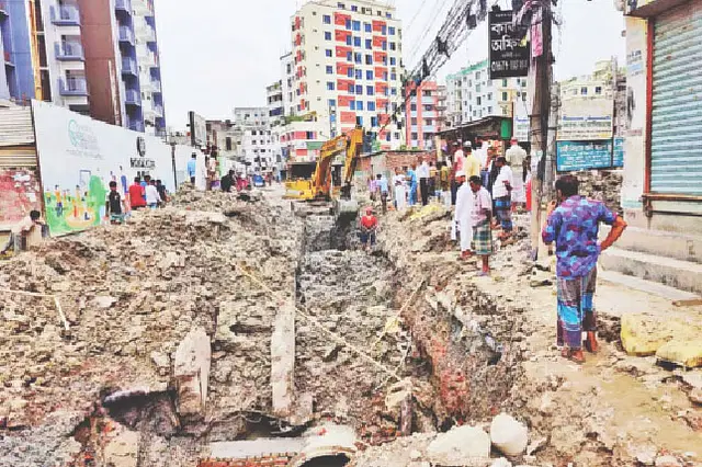 দুই মাস ধরে ঢাকার উত্তরখানের যে সড়কে খোঁড়াখুঁড়ি, ভোগান্তি