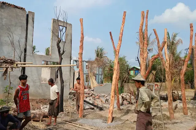 রাখাইনে জান্তা বাহিনীতে ঢোকাতে বাড়ি থেকে তরুণদের তুলে নিয়ে যাওয়া হচ্ছে