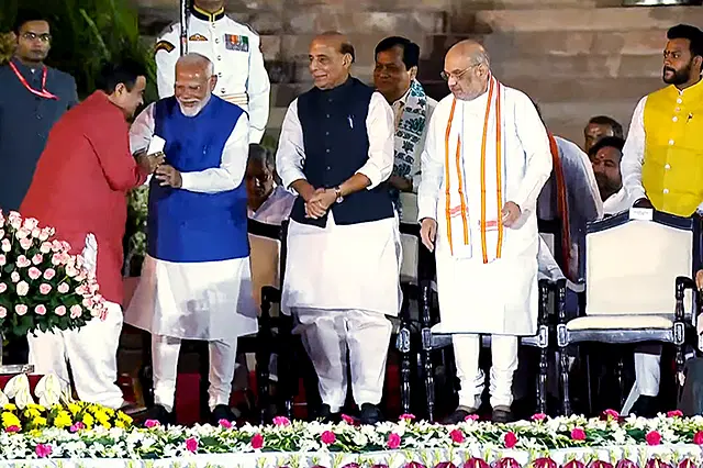 ভারতে লোকসভা নির্বাচন মোদির নতুন মন্ত্রিসভায় বিজেপির ২৫ পূর্ণ মন্ত্রী, শরিকদের ৫