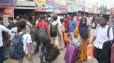 নারায়ণগঞ্জে যাত্রীর চাপ থাকলেও নেই যানজট, পাঁচ পরিবহনকে জরিমানা