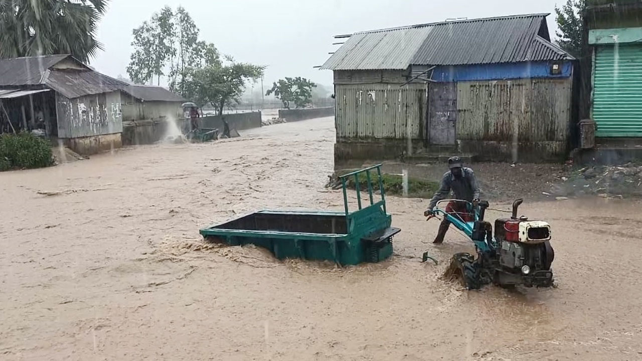 প্রবল বেগে ঢুকছে ঢলের পানি, তাহিরপুরের নিম্নাঞ্চল প্লাবিত