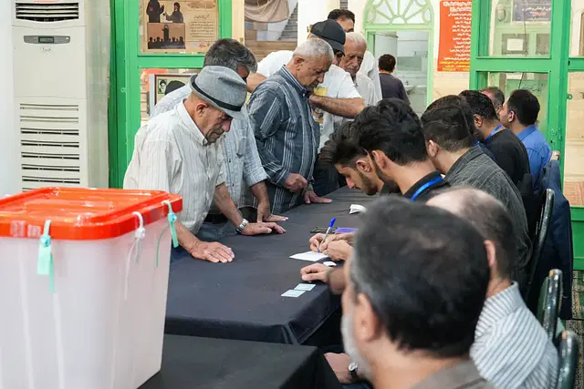 ইরানে প্রেসিডেন্ট নির্বাচনের দ্বিতীয় দফার ভোট গ্রহণ চলছে