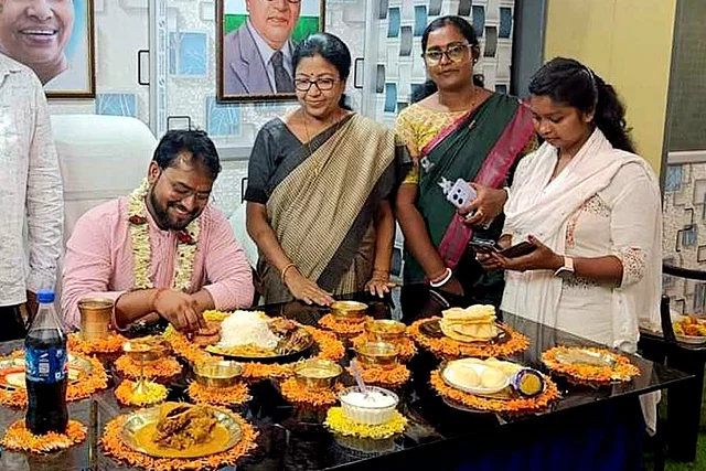 আইবুড়ো ভাত খেয়ে বিপত্তি পশ্চিমবঙ্গের এক সরকারি কর্মকর্তার