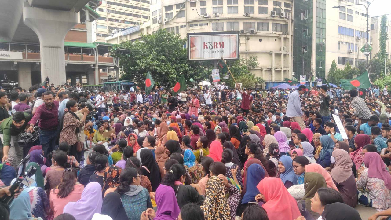 শাহবাগ অবরোধ ছাড়লেন কোটাবিরোধী আন্দোলনকারীরা