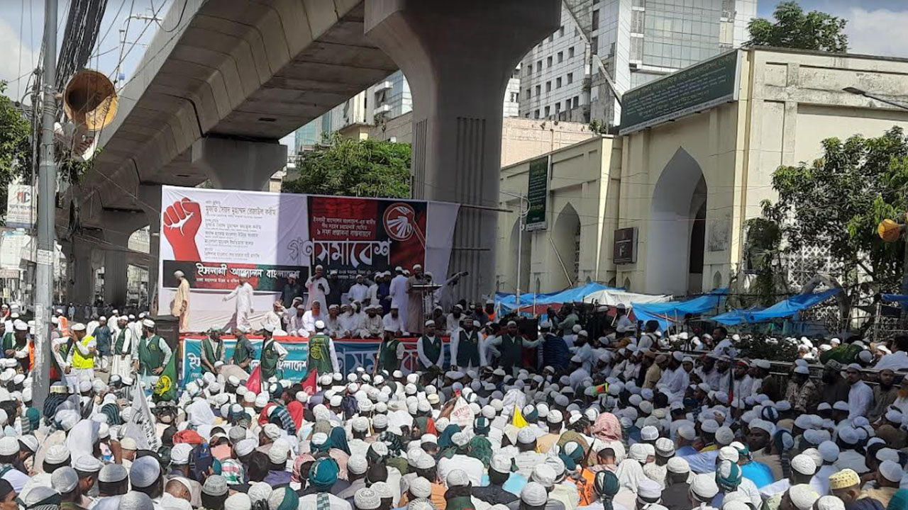 হাসিনা সরকারও বুঝতে পারেনি পচা শামুকে পা কাটা যাবে : চরমোনাই পীর