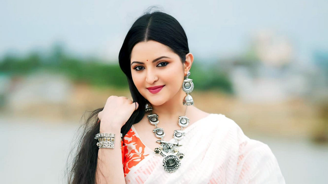 সর্বোচ্চ দিয়ে বন্যার্তদের পাশে থাকবেন পরীমণি