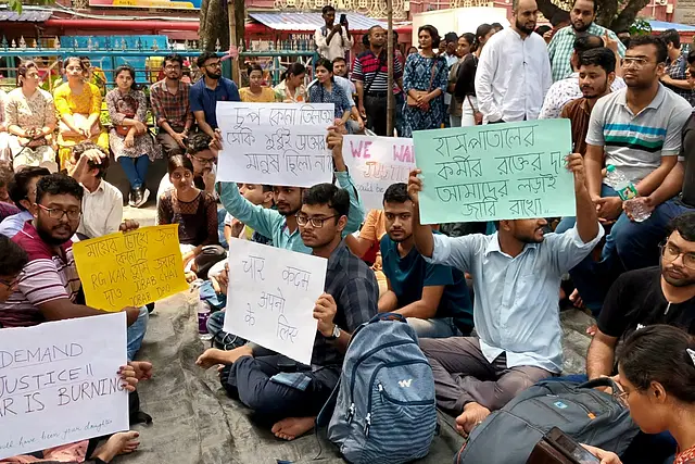 পশ্চিমবঙ্গে নারী চিকিৎসককে ধর্ষণের পর হত্যা, আর জি কর মেডিকেল কলেজের অধ্যক্ষর পদত্যাগ