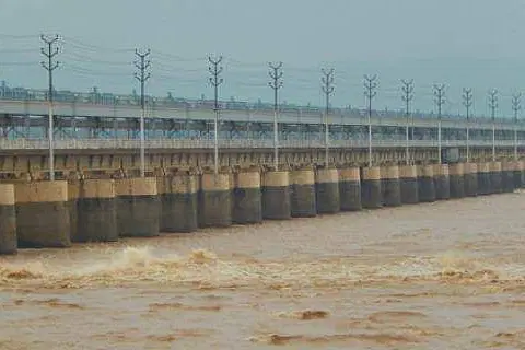 ফারাক্কা বাঁধের ১০৯টি গেট খোলা হয়েছে, বন্যা পরিস্থিতি তৈরি হয়নি