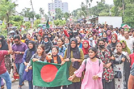 কাল থেকে শিক্ষার্থীদের জন্য ৭ দিনই ‘হাফ পাস’