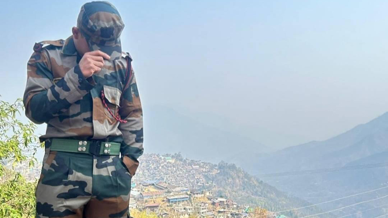 বাস খাদে পড়ে বিএসএফের তিন সদস্য নিহত