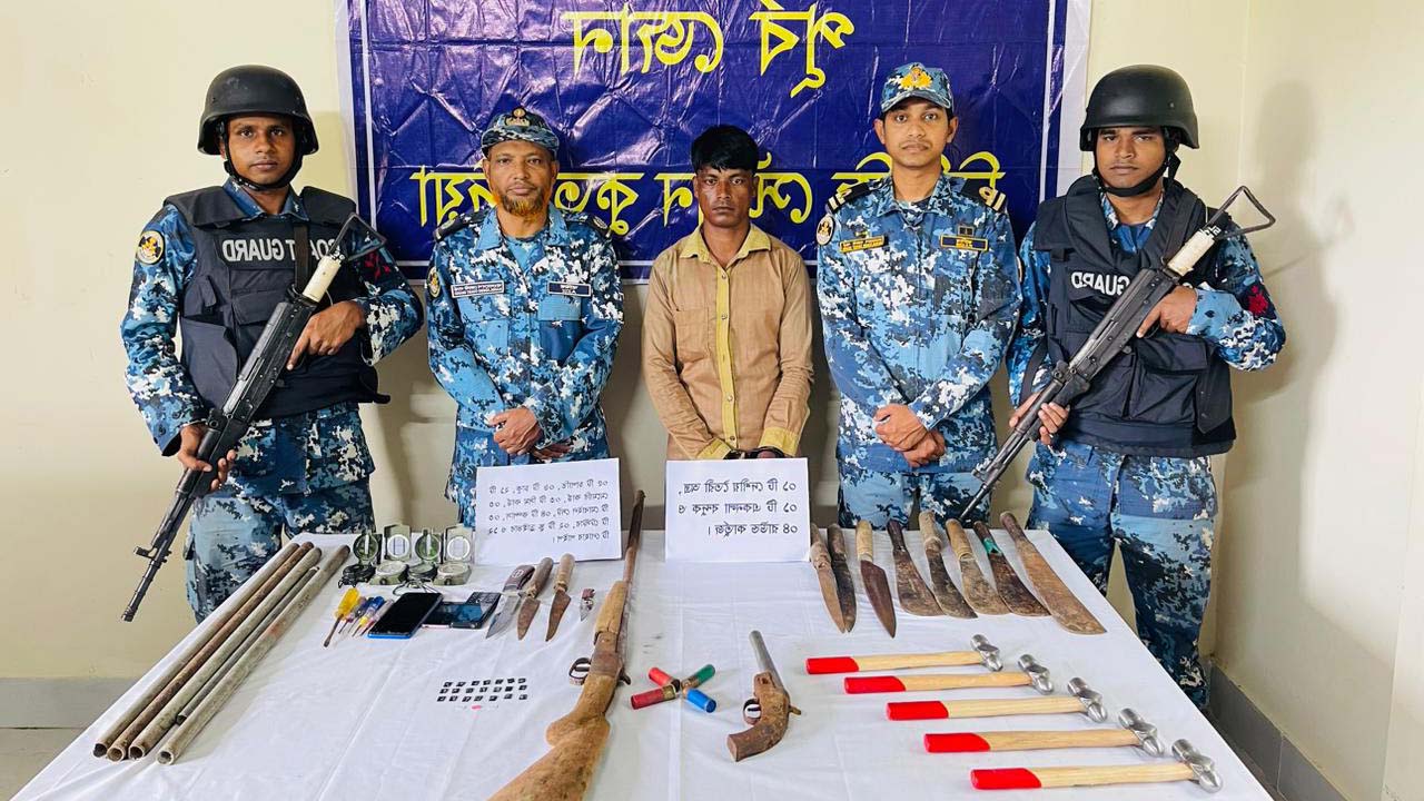 কক্সবাজার সদর হাসপাতালে কর্মবিরতি কুতুবদিয়ায় অস্ত্রসহ ডাকাত সদস্য গ্রেপ্তার