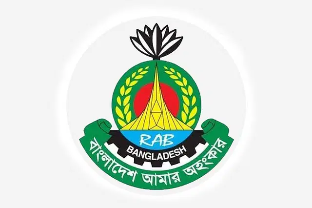 মোহাম্মদপুরের বেড়িবাঁধ এলাকায় বিশেষ অভিযানে অস্ত্র-গুলি উদ্ধার: র‍্যাব