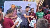 কুমিল্লায় মুক্ত আসরের উদ্যোগে বন্যার্তদের মাঝে ত্রাণ বিতরণ