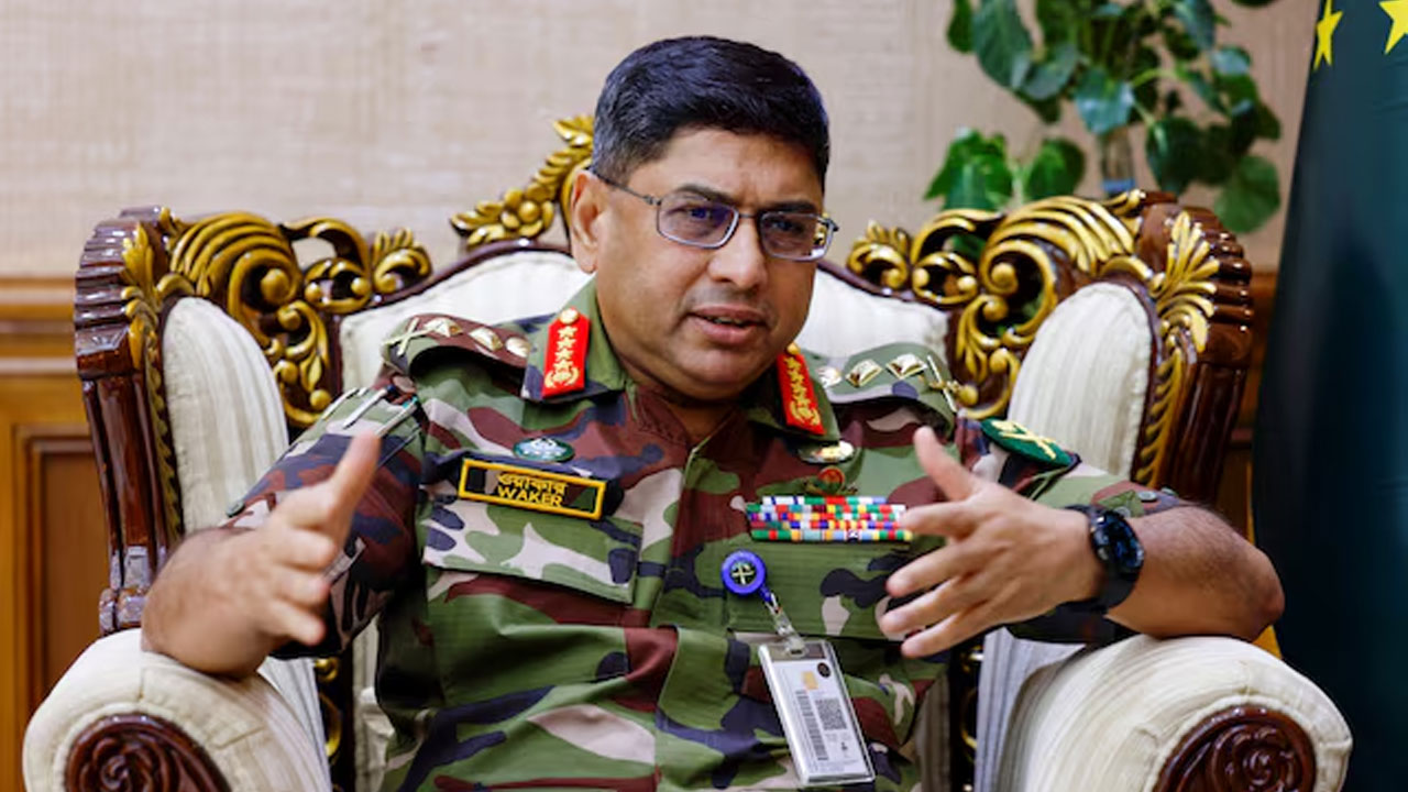 রয়টার্সকে সাক্ষাৎকার সেনাবাহিনী রাজনীতিতে হস্তক্ষেপ করবে না : ওয়াকার-উজ-জামান