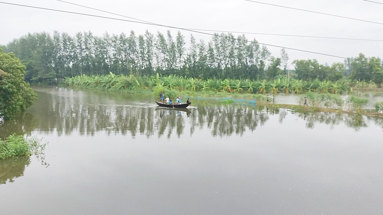 বন্যায় ভেসে যাওয়া ঘর নতুনভাবে করে দেওয়া হবে : ধর্ম উপদেষ্টা