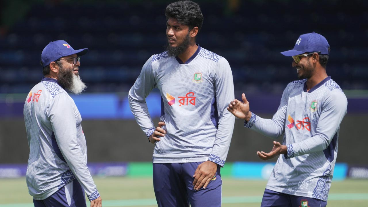 যে কারণে কোচ মুশতাককে পছন্দ মিরাজের