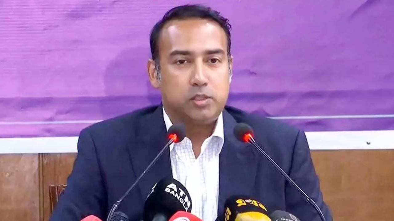 ফুটবল মাঠে চমক দেখাতে চান তাবিথ আউয়াল