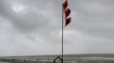 সমুদ্রবন্দরে তিন নম্বর সতর্কতা