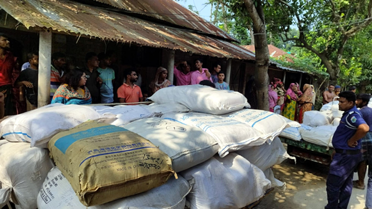 গুদামে মিলল ৯০ বস্তা পলিথিন, জরিমানা-মুচলেকায় ছাড়া পেলেন ব্যবসায়ী