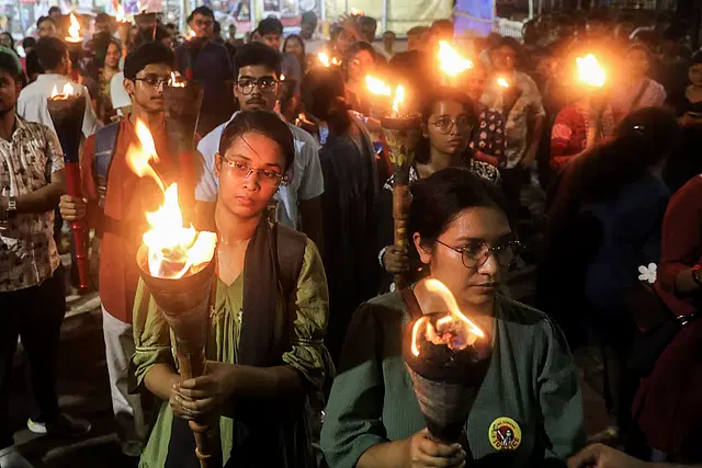 নারী চিকিৎসক ধর্ষণ ও খুন আবার পশ্চিমবঙ্গের চিকিৎসকেরা কর্মবিরতিতে