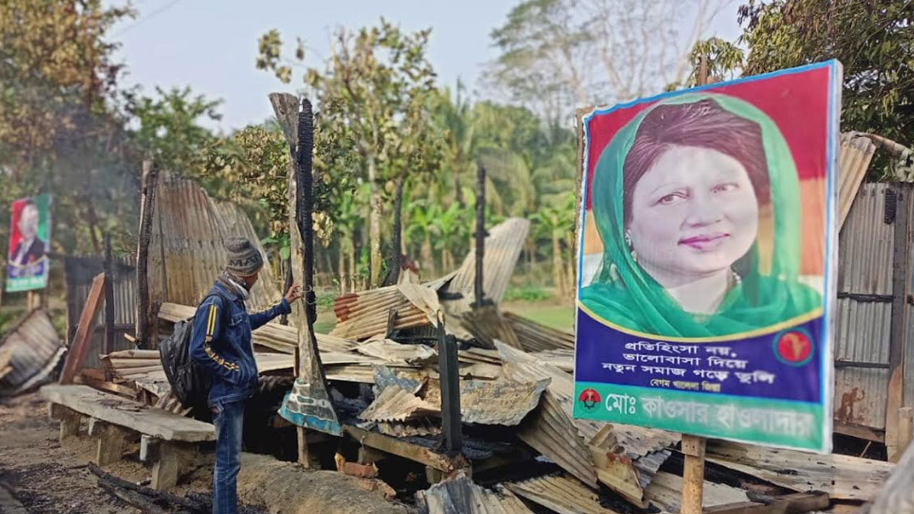 বাউফলে গভীর রাতে বিএনপি কার্যালয়ে দুর্বৃত্তদের আগুন