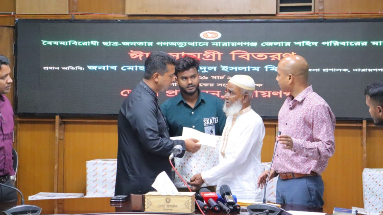‘জুলাই বিপ্লবে শহীদদের জাতি হাজার হাজার বছর স্মরণ করবে’