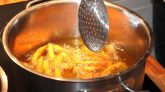 ডুবো তেলে ভাজার পর অবশিষ্ট তেল কী করবেন?