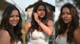 মেকআপ ছাড়া এলোমেলো চুলে নতুন লুকে সোহিনী